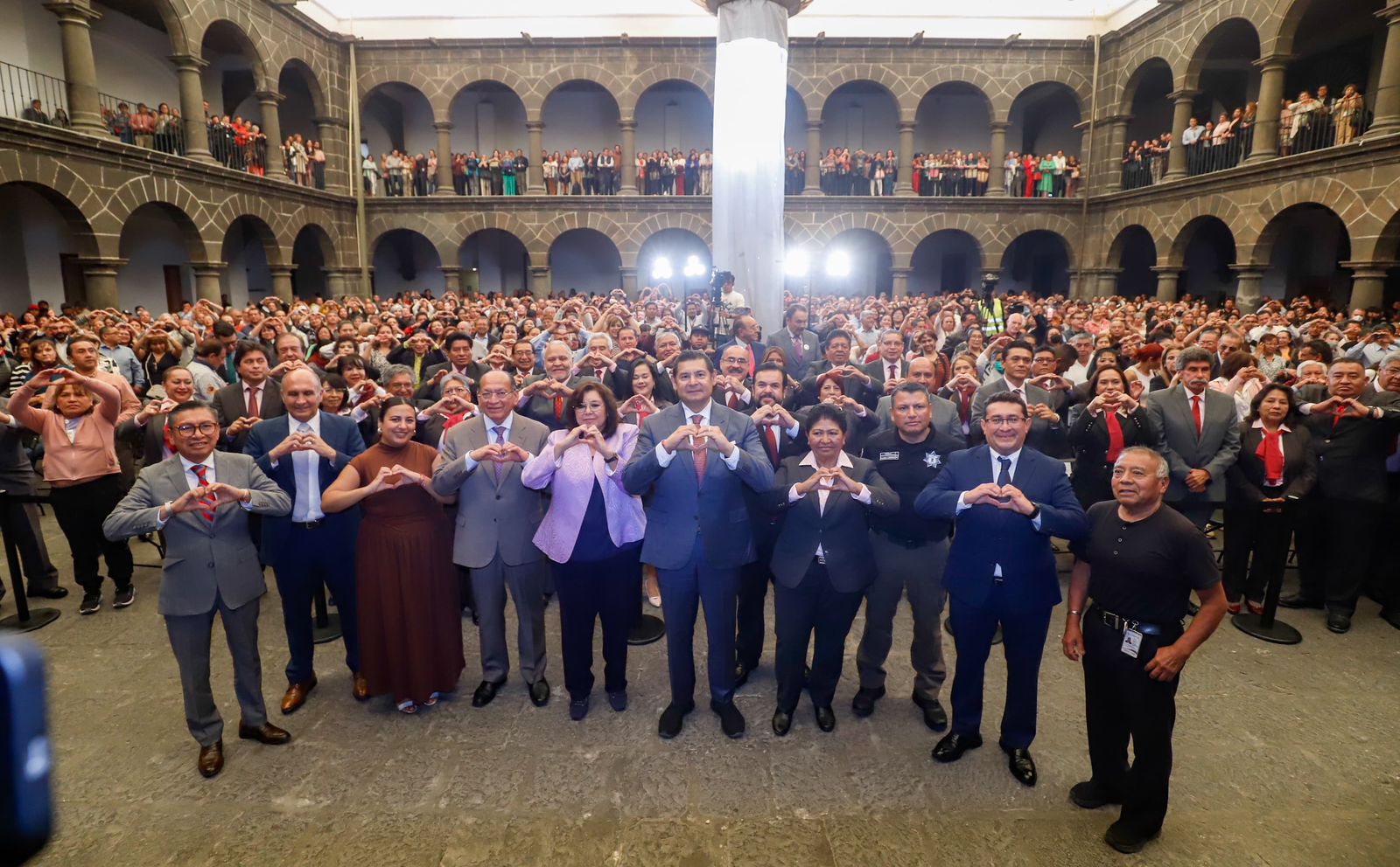Armenta refrenda respaldo a burócratas y promete fortalecer jubilaciones e ISSSTEP