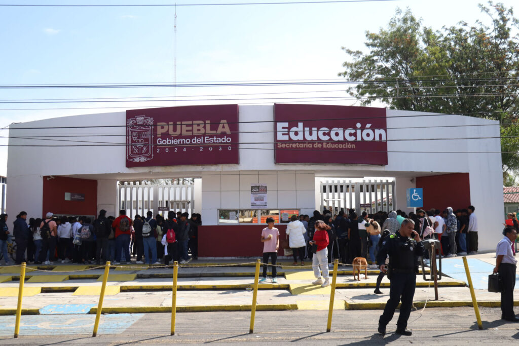 SEP acuerda mejoras con estudiantes de la Normal Carmen Serdán