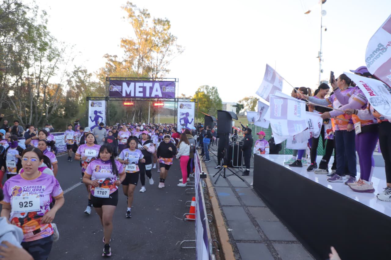 Puebla se pinta de morado: más de 3 mil mujeres participan en carrera por la igualdad