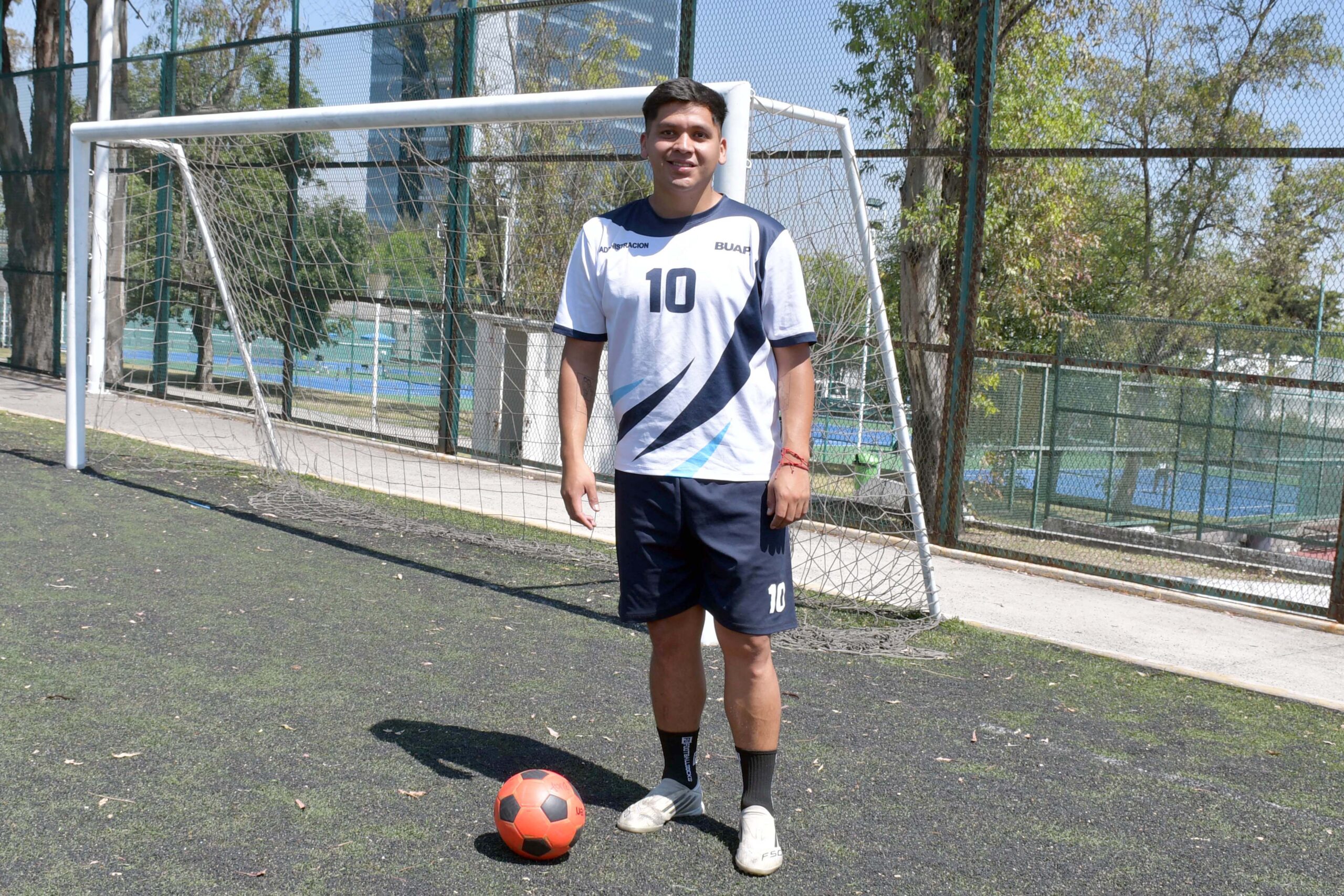 Estudiante BUAP irá a mundial de street soccer en Polonia