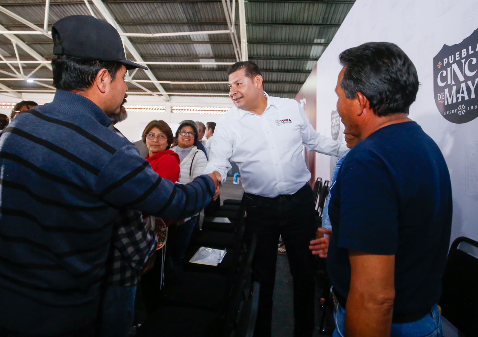Armenta lleva obra, seguridad y salud a San José Chiapa