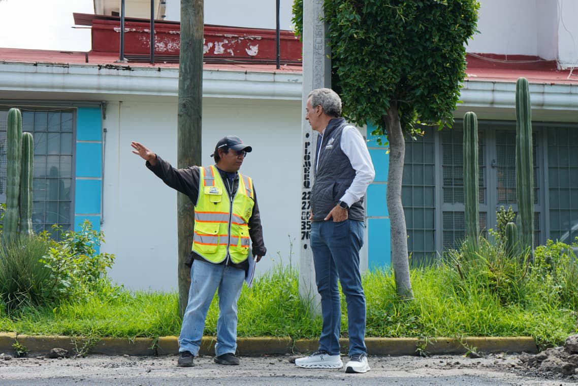 Chedraui refuerza bacheo en El Refugio para mejorar vialidades en Puebla