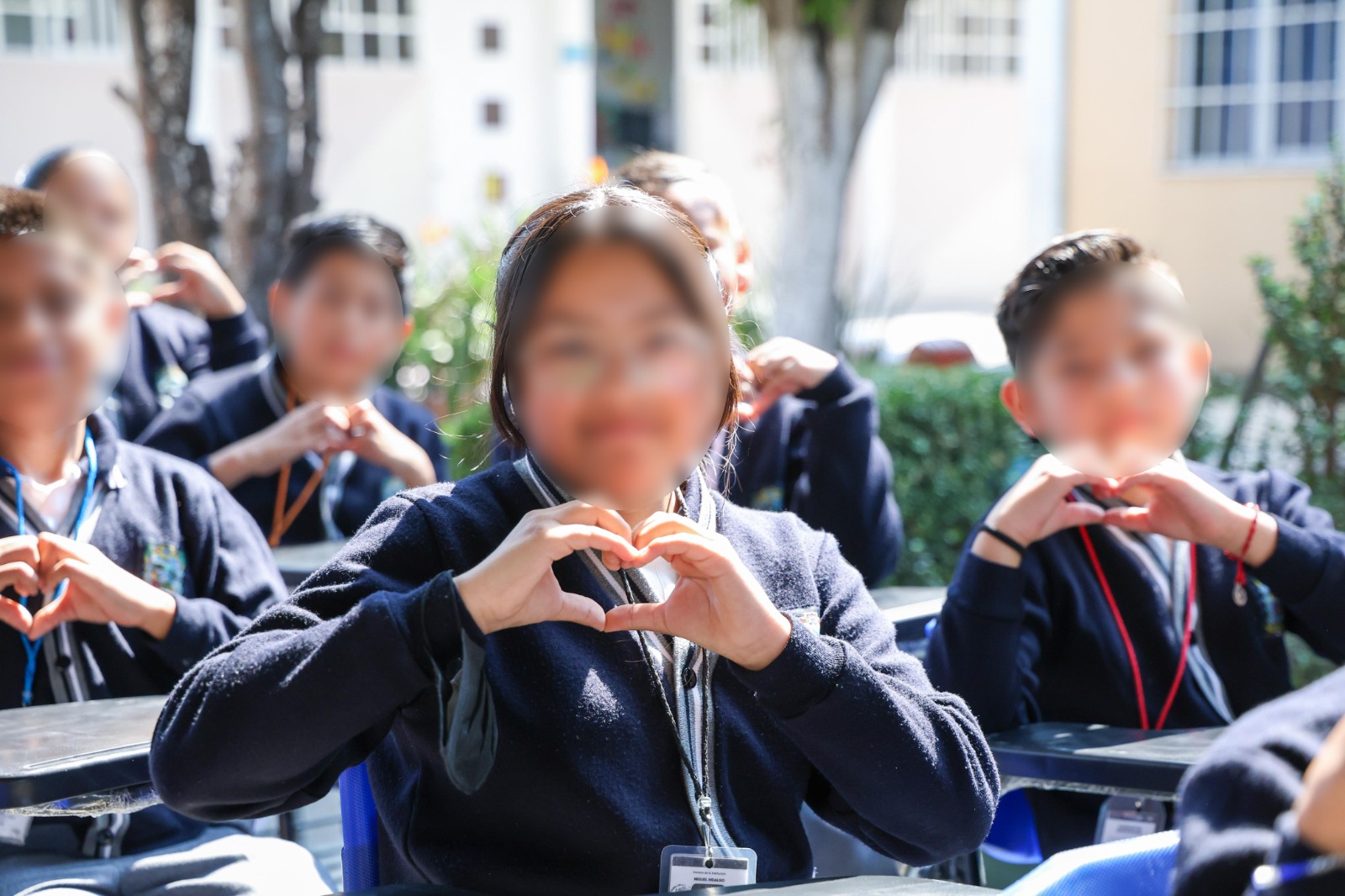 Apoyan a 24 escuelas en Puebla con nuevo mobiliario escolar