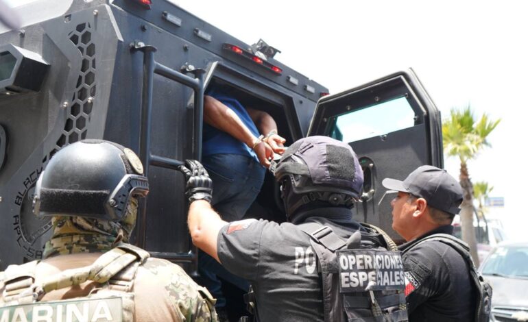 Bajo fuerte operativo, trasladan a “El Bukanas” al penal de Tepexi