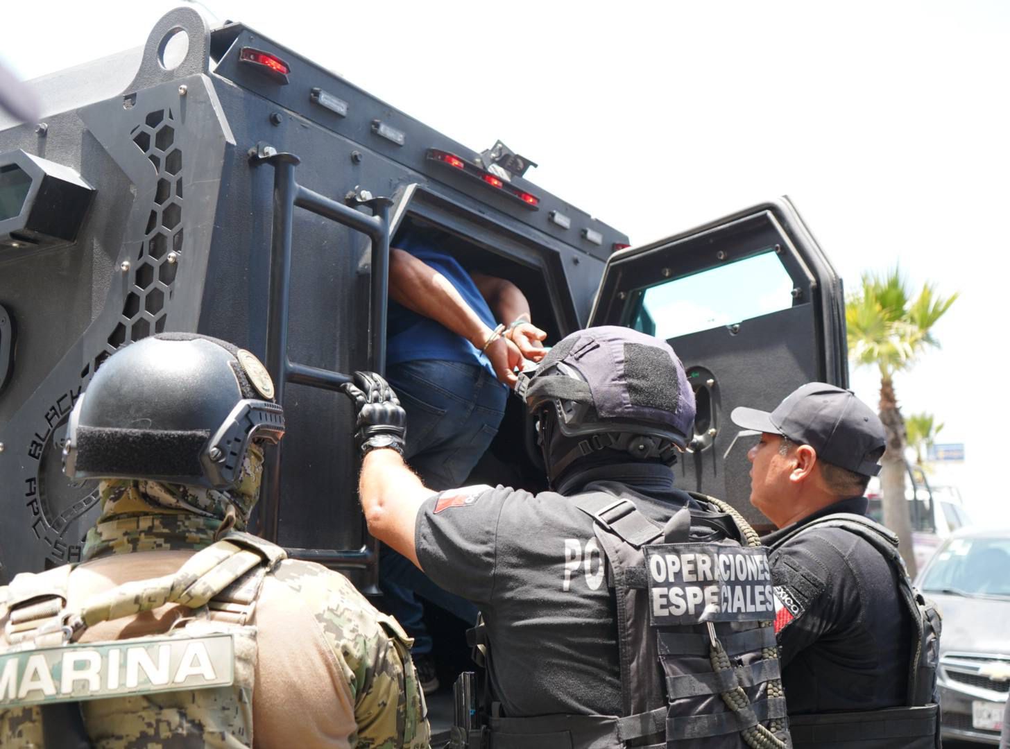 Bajo fuerte operativo, trasladan a “El Bukanas” al penal de Tepexi