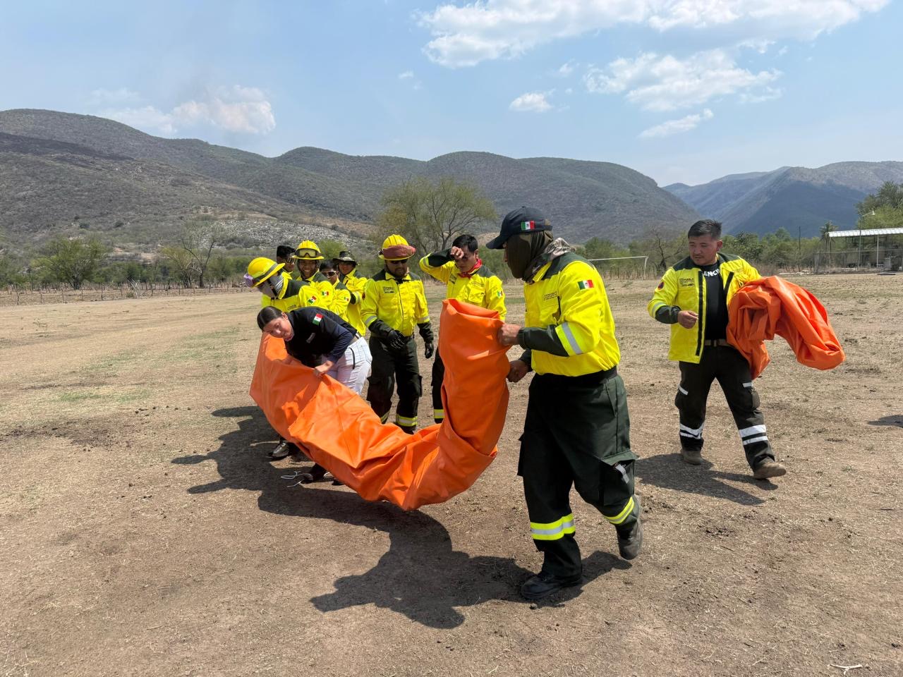 Refuerzan combate a incendio en Cohetzala