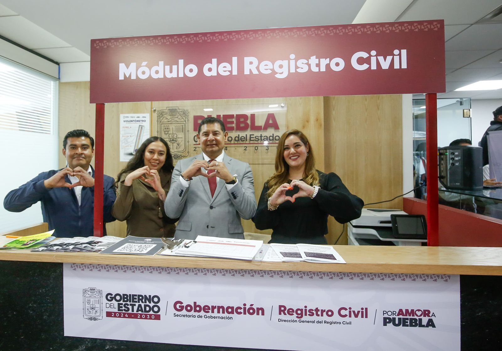 Armenta acerca servicios del Registro Civil a poblanos en CDMX