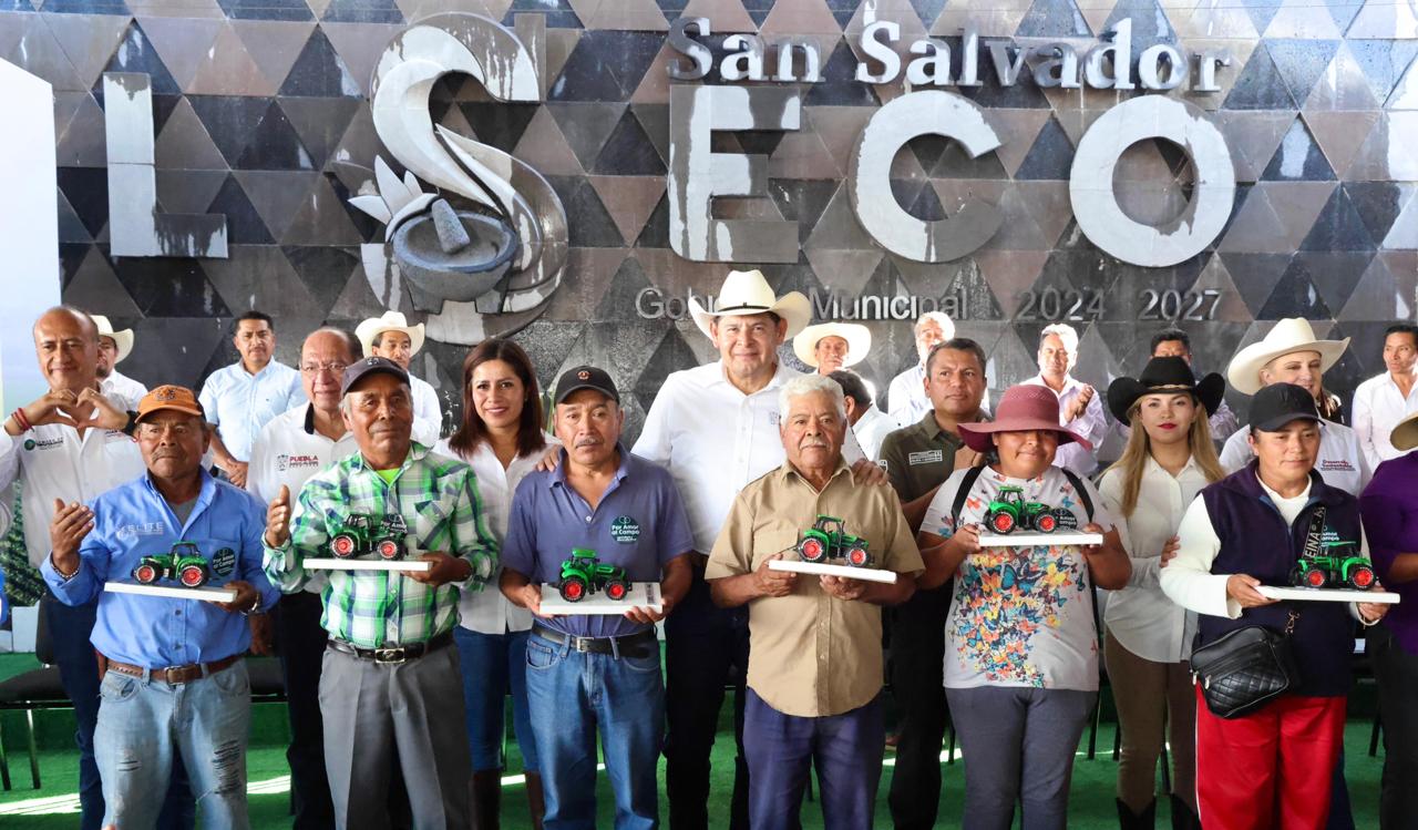 Armenta impulsa carreteras y apoyos al campo en El Seco