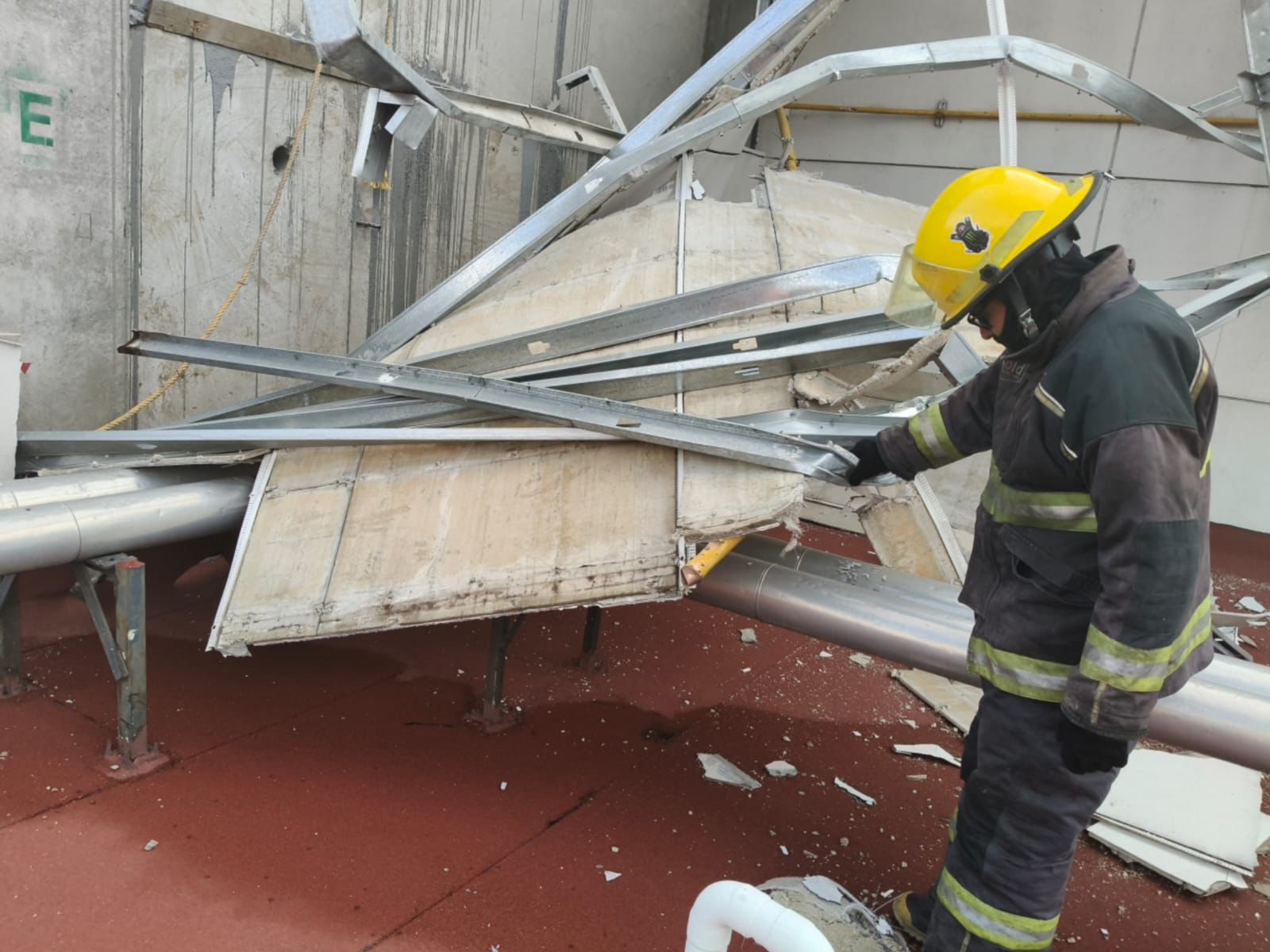 Fuertes vientos provocaron emergencia en Hospital de Traumatología