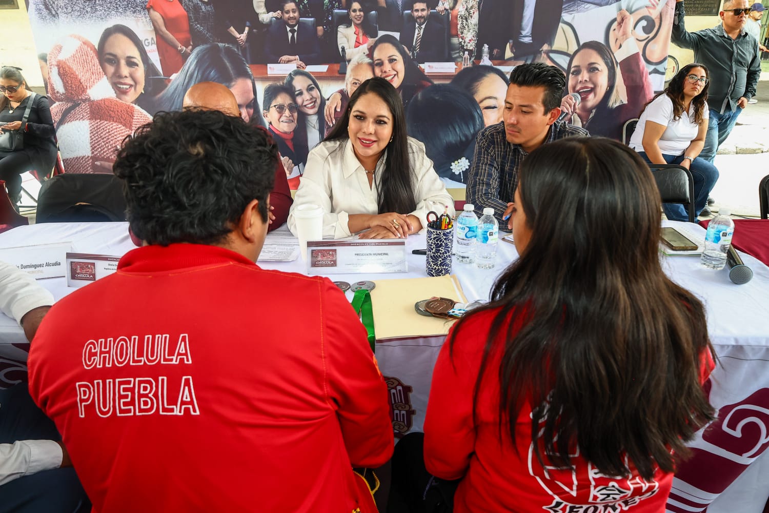 Tonanzin Fernández acerca apoyos y atención ciudadana