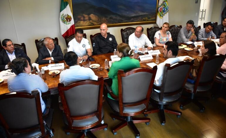 Gobierno estatal logra acuerdos con autoridades de Acatlán de Osorio