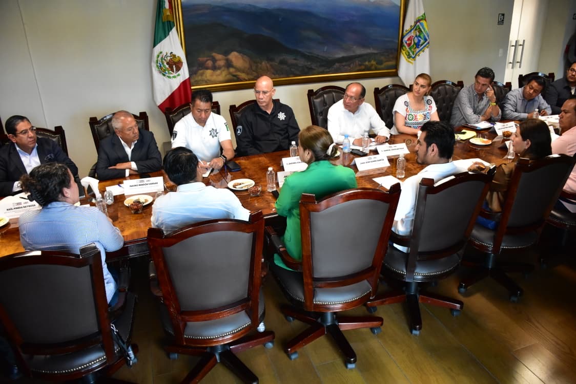 Gobierno estatal logra acuerdos con autoridades de Acatlán de Osorio