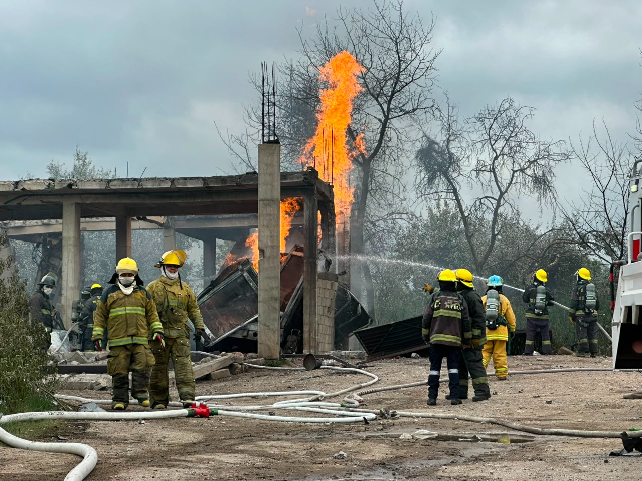 Explosión en bodega obliga a evacuar a 2 mil personas en Tepeaca