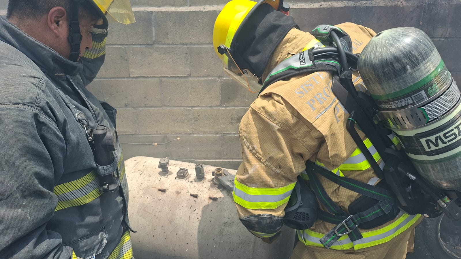 Explosión por carga de gas deja tres lesionados en Puebla