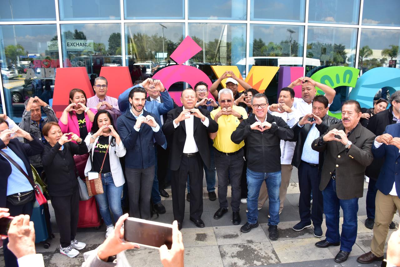 Aterriza en Puebla el primer vuelo directo desde Newark