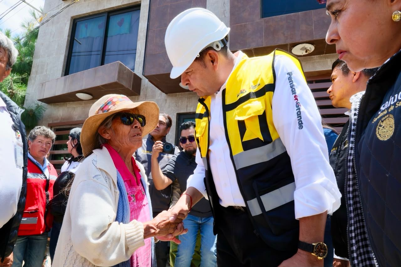 Armenta anuncia reubicación de familias y obras tras inundaciones en Ciudad Serdán