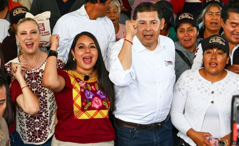 Tonantzin Fernández logra respaldo de Armenta para hospital, carretera y bachillerato