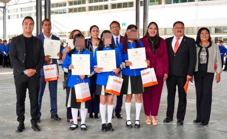 Tonantzin entrega becas UDLAP a estudiantes de Cholula