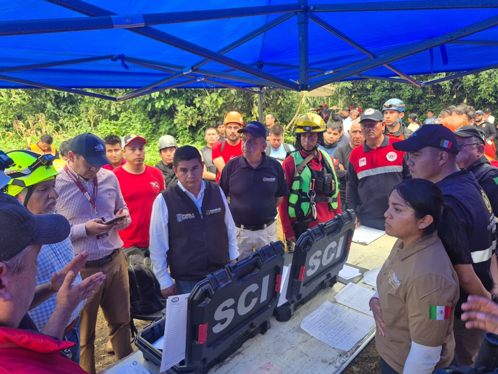 Suspenden temporalmente rescate en gruta de Cuetzalan por aumento del nivel del agua