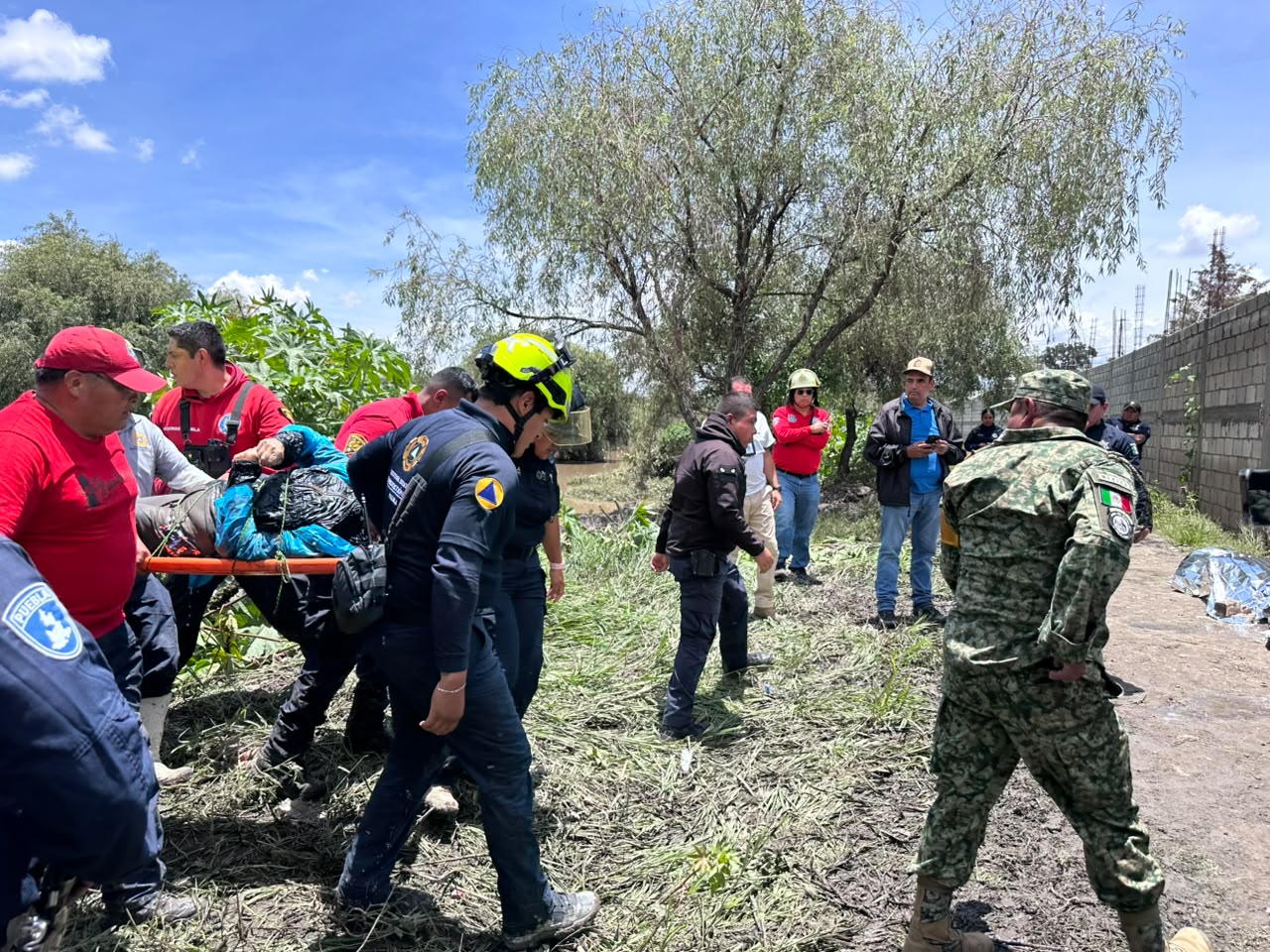 Localizan tres cuerpos en patrulla hallada en el río Atoyac