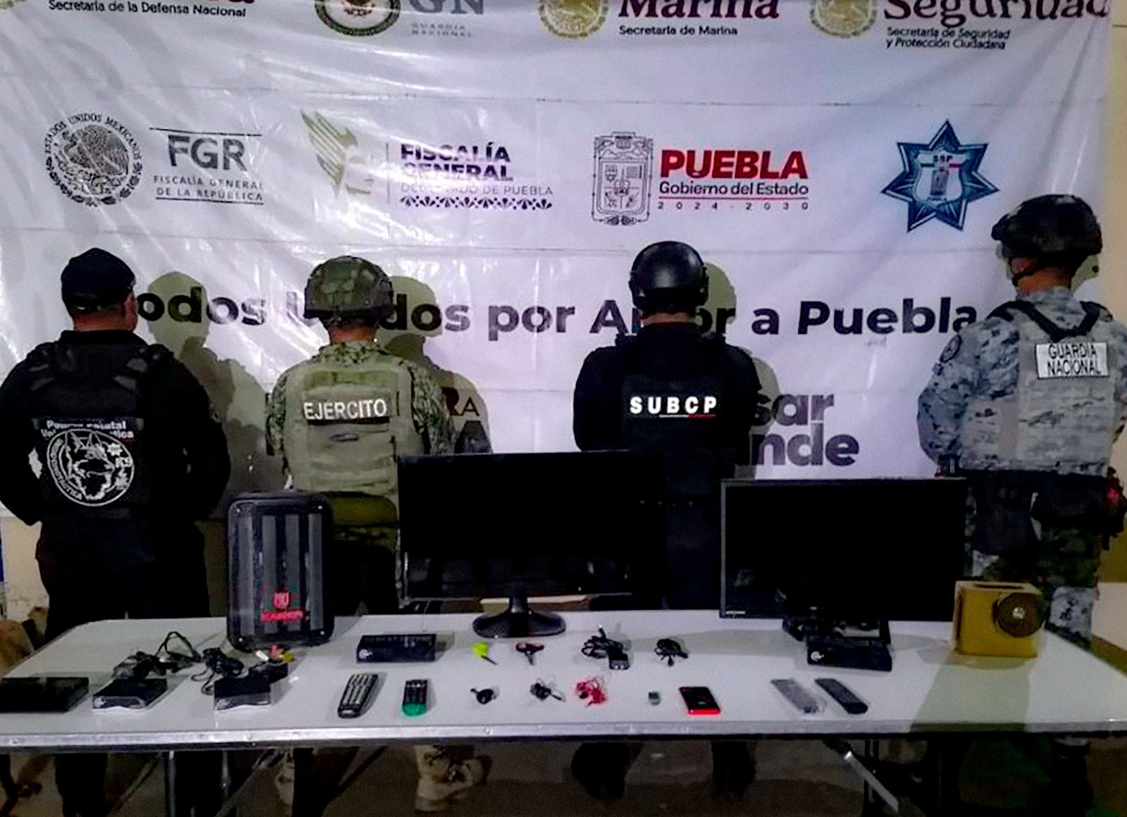 Aseguran objetos prohibidos durante revisión en el penal de Acatlán