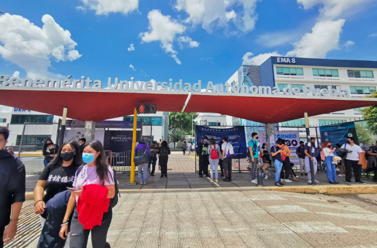 Más de 60 mil estudiantes regresan a clases en la BUAP este lunes