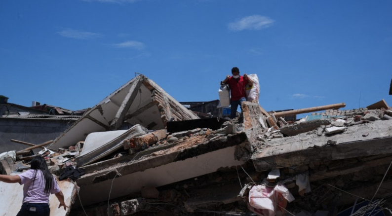 México envía 19.5 toneladas de ayuda humanitaria y rescatistas a Colombia tras sismo