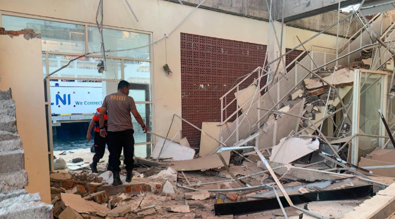 Nuevo sismo de 6.9 sacude Sumatra mientras Indonesia enfrenta daños por terremoto de 7.7