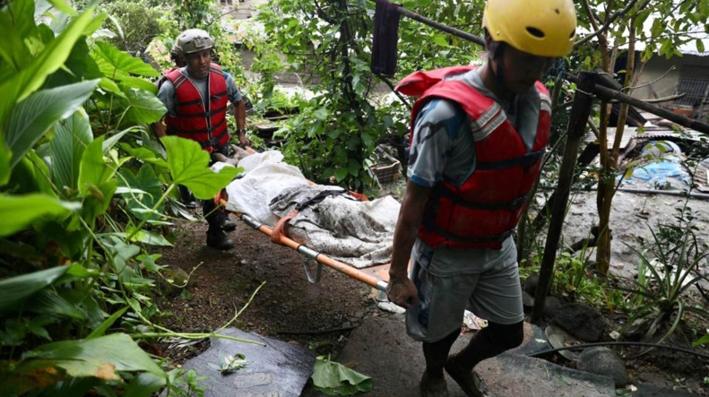 Buscan a más de mil personas tras devastadoras inundaciones en la frontera de Nepal y Tíbet