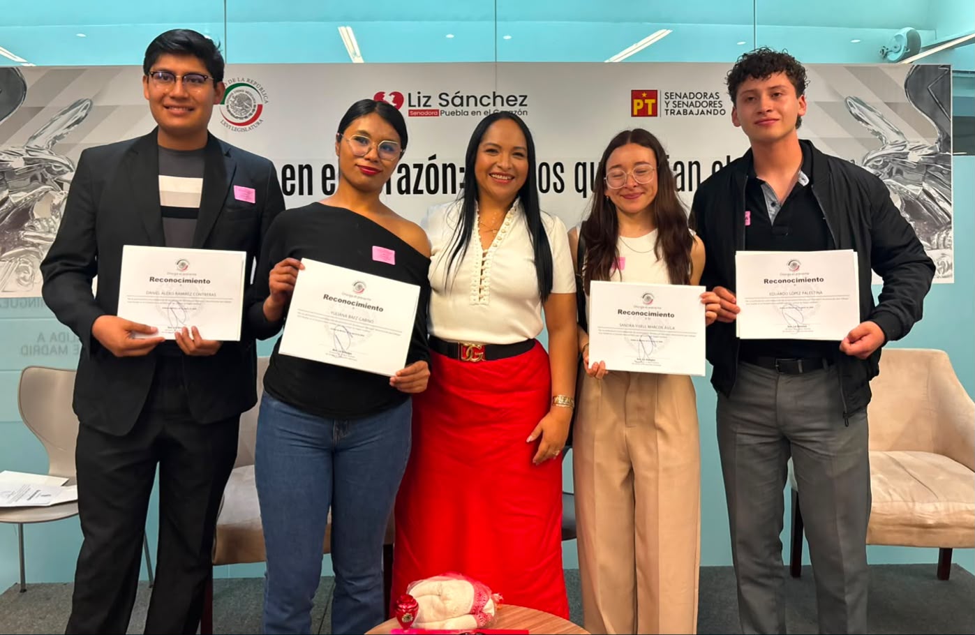 Liz Sánchez reconoce talento de niñas, niños y jóvenes poblanos