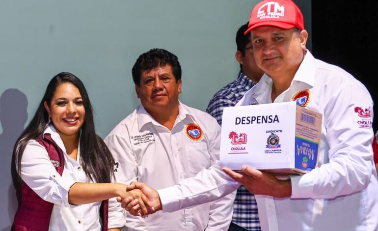 Ayuntamiento fortalece prestaciones de trabajadores con convenio funerario y entrega de apoyos