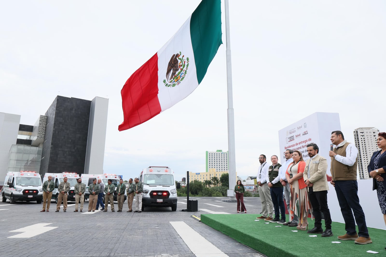 IMSS Puebla fortalece traslados con ocho nuevas ambulancias