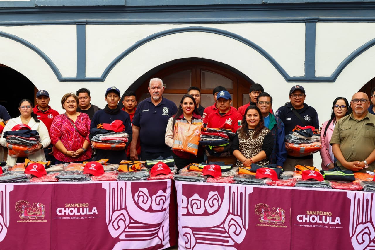 Tonantzin Fernández reconoce y fortalece al cuerpo de Bomberos de San Pedro Cholula
