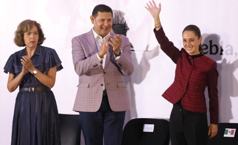 Sheinbaum anuncia obras y programas para Puebla durante asamblea en Los Fuertes