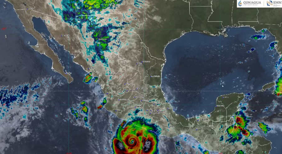 Polo baja a categoría 4, pero mantiene lluvias y fuerte oleaje en el Pacífico