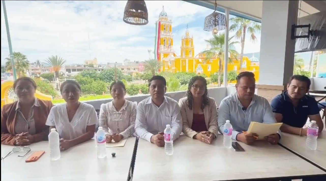 Renuncian regidores y síndico de Acatlán
