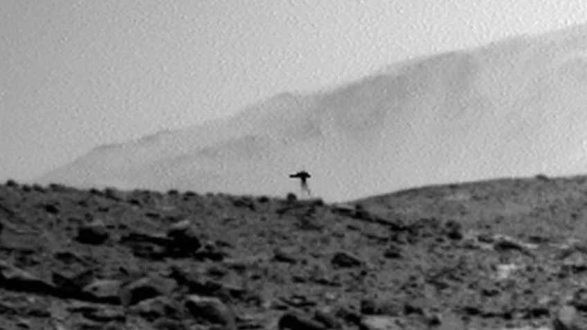 ¿Una ‘medusa’ en Marte? La NASA capta algo extraño flotando sobre el planeta rojo