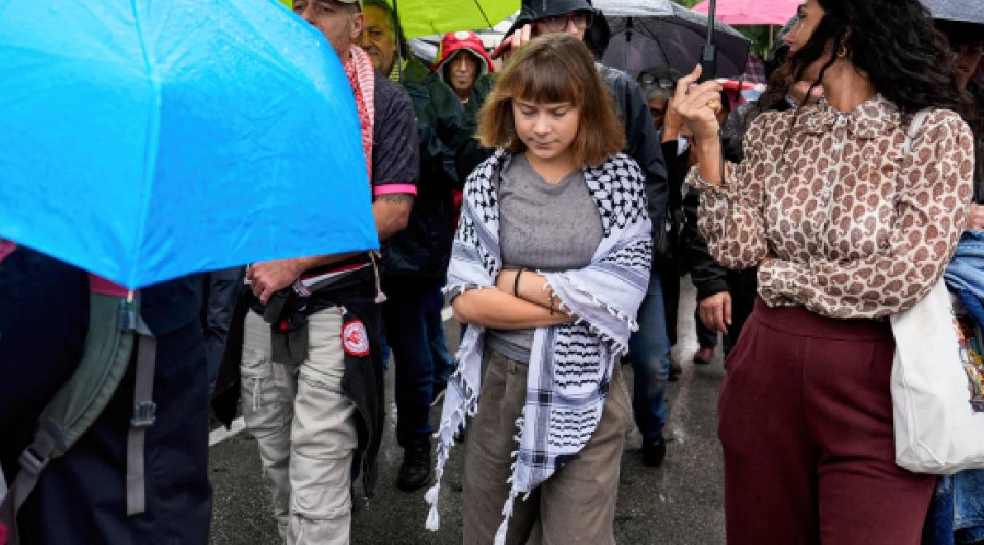 Greta Thunberg se une a las protestas estudiantiles que paralizan liceos en Francia