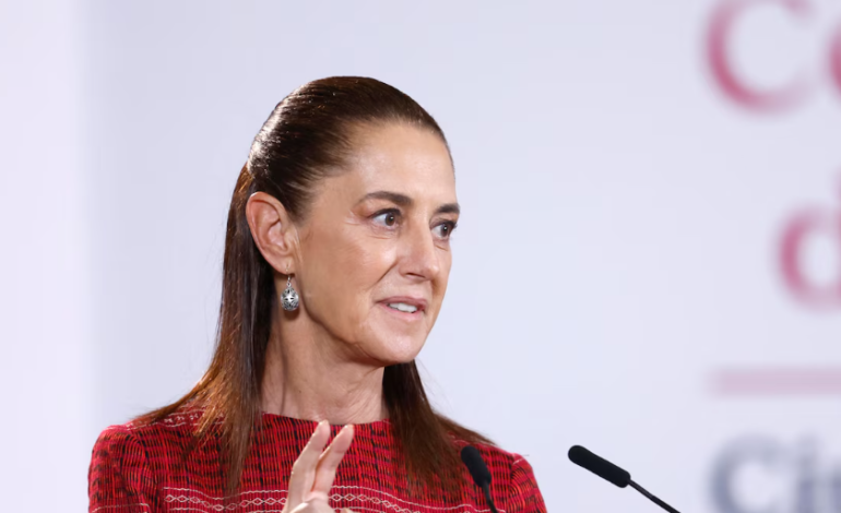Sheinbaum admite deficiencias en la distribución del sistema de salud, pero sostiene que «no faltan recursos»
