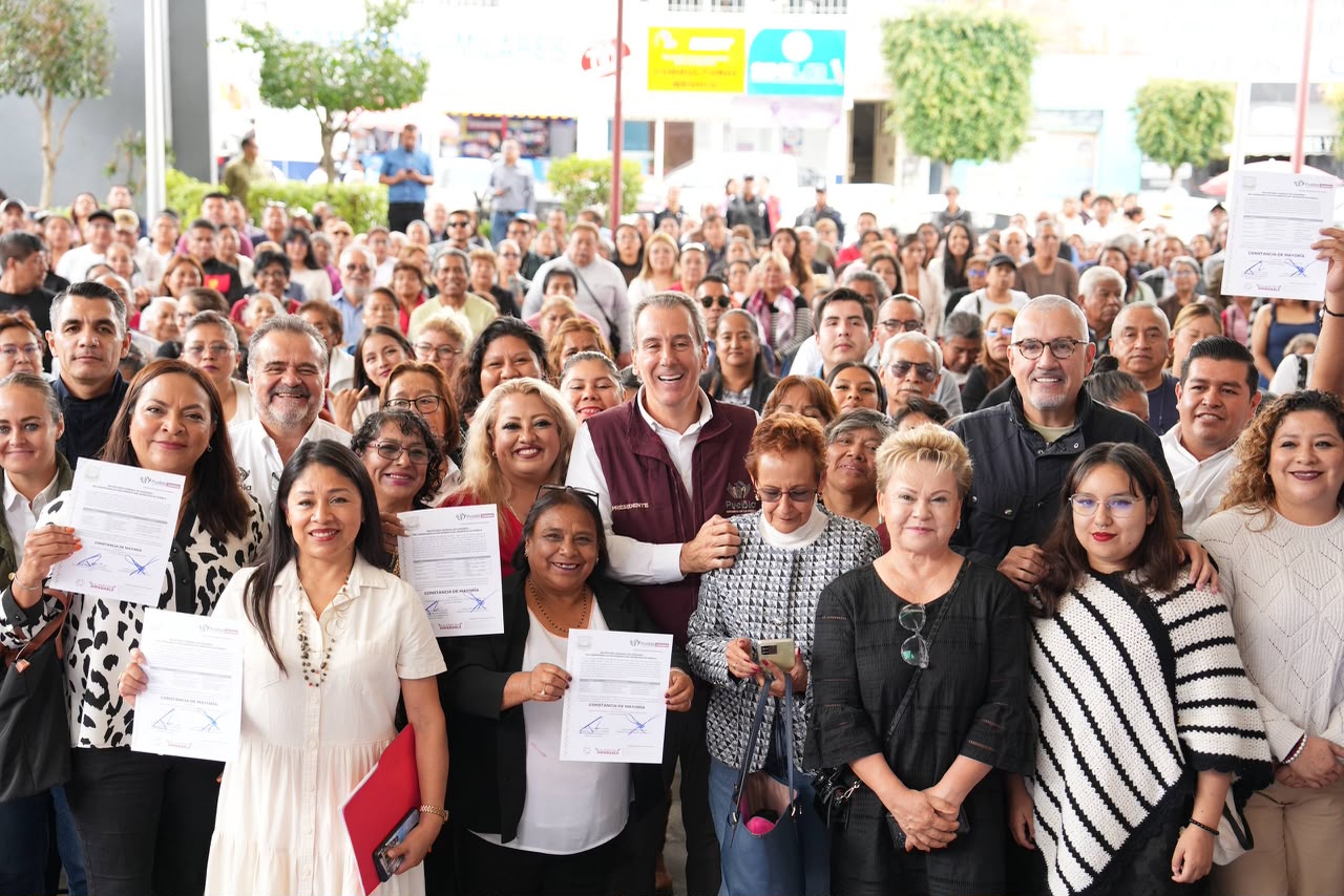Pepe Chedraui toma protesta a 87 mesas directivas de colonias en la capital poblana