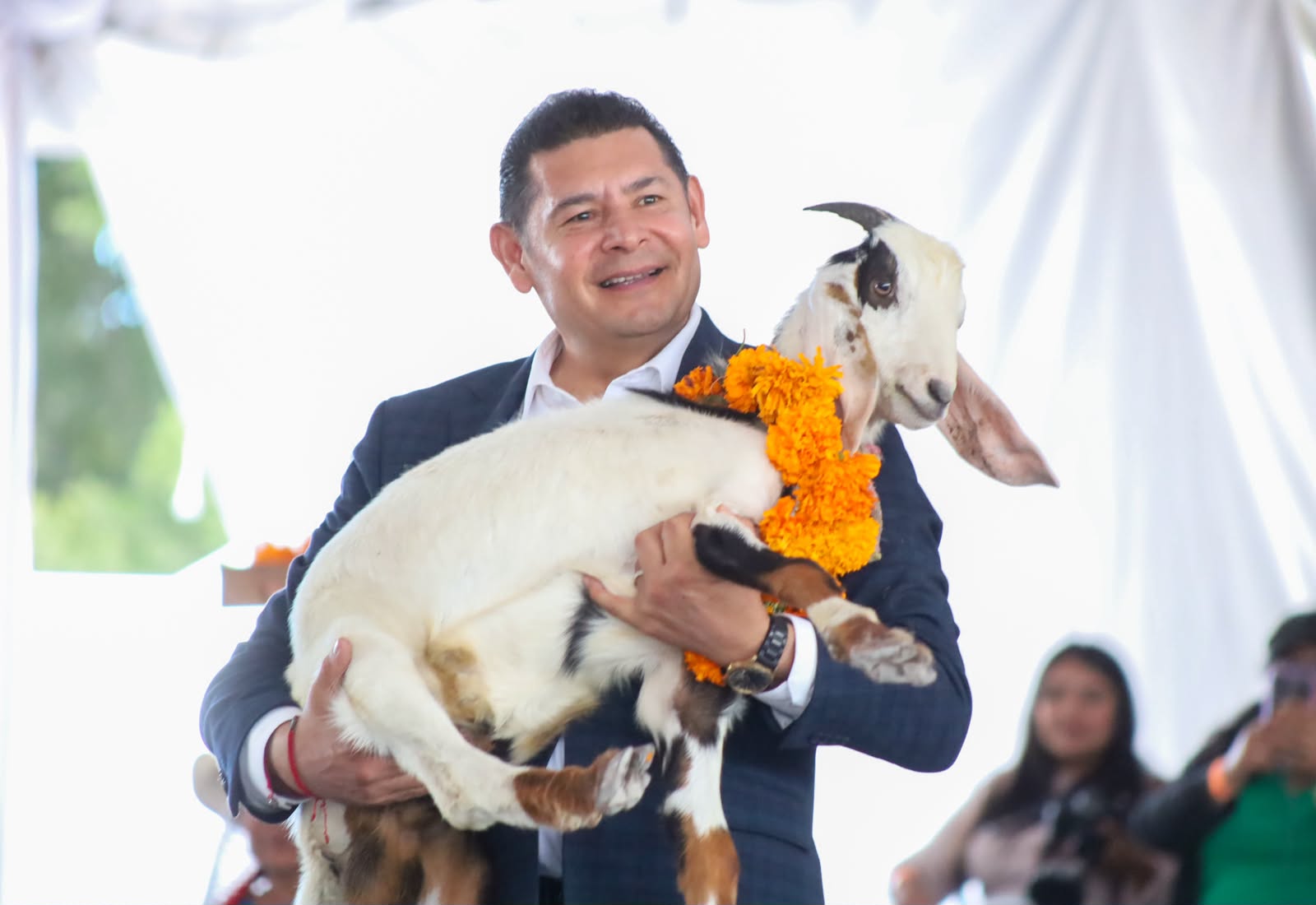 Puebla prevé millonaria derrama por temporada del mole de caderas