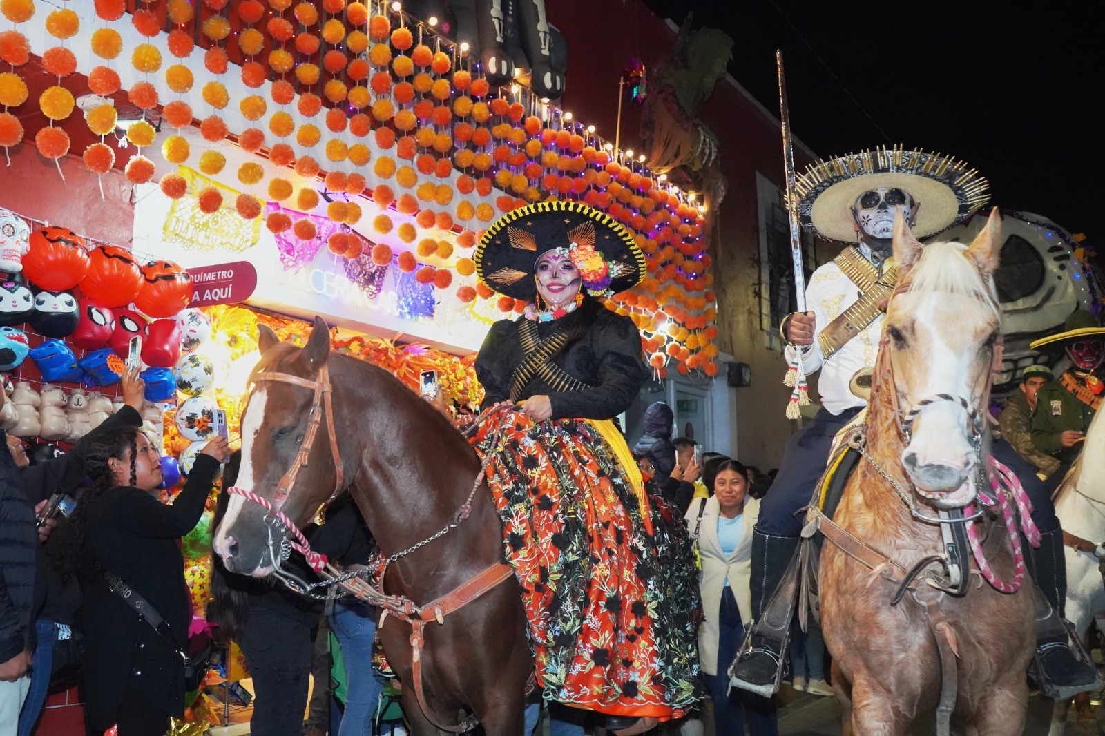 Encabeza Tonantzin Fernández el Desfile de Animeros 2026 en San Pedro Cholula ante más de 10 mil asistentes